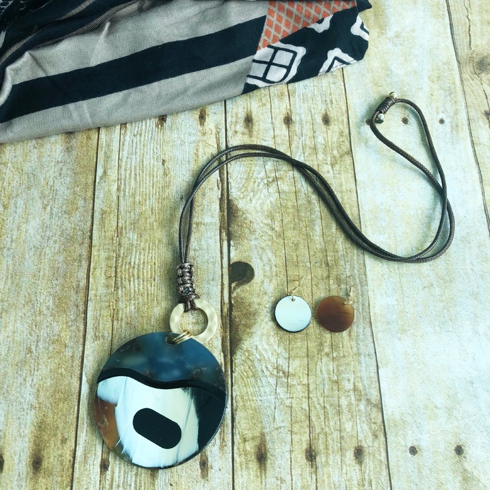 ACRYLIC CIRCLE CORD NECKLACE